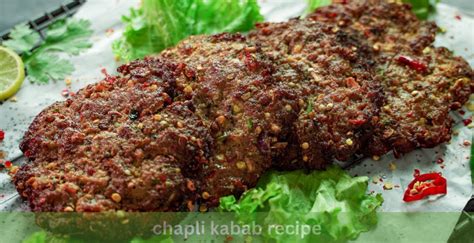  Chapli Kebab:  สavor the Aromatic Smoky Delight of Minced Meat Perfection Grilled Over Charcoal Fire!