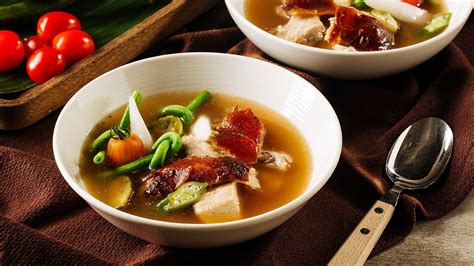  Sinigang na Lechon! A Tangy and Soul-Warming Stew that Transports You Straight to the Heart of Iloilo